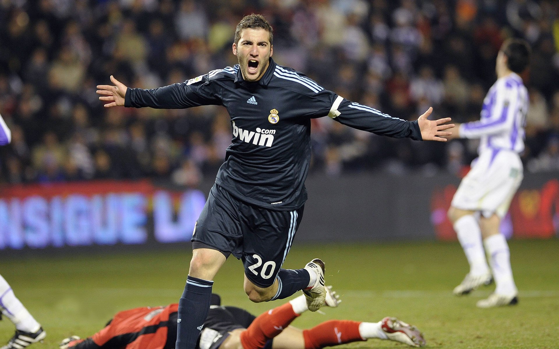 奥利维耶双响刷新纪录，多特蒙德绝地翻盘曼联